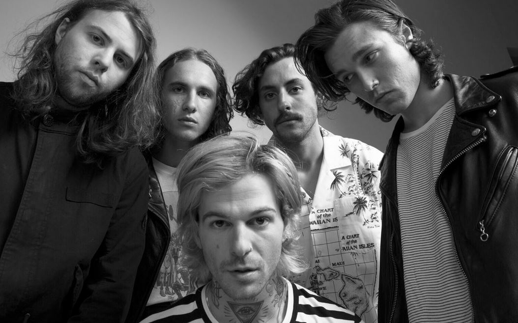  WATCH The Neighbourhood Daddy Issues The Daily Listening